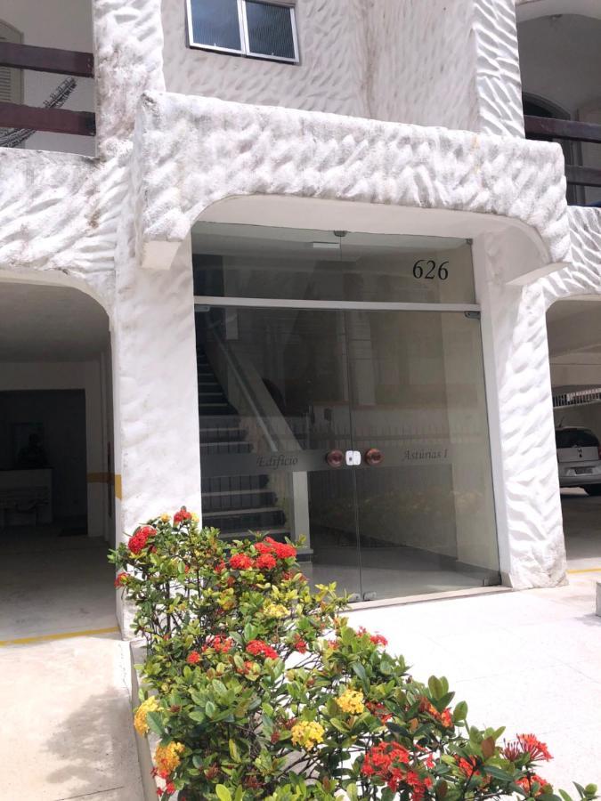 Apartamento com Varanda